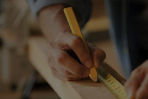 picture of a carpenter performing carpentry services